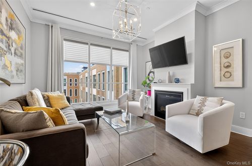 unit-1332-100 Garvies Point Rd, Glen Cove, NY, 11542-5007 | Card Image