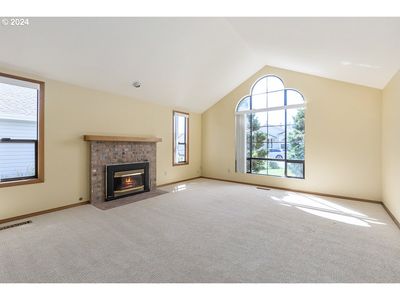 Living Room-Vaulted Ceilings | Image 3