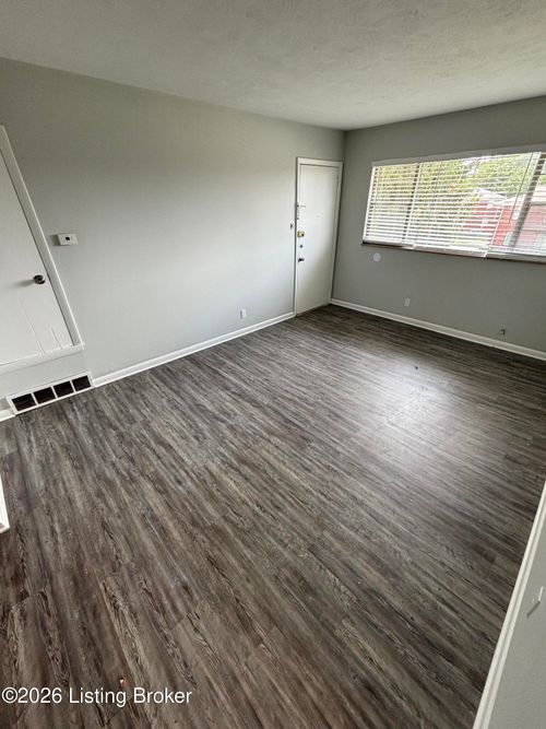 4-3007 Pamela Way, Louisville, KY, 40220-2253 | Card Image