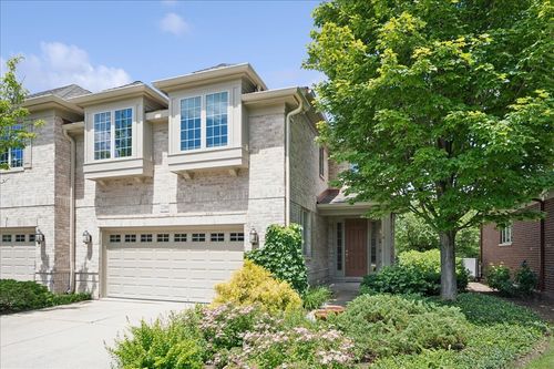 2288 Royal Ridge Dr, Northbrook, IL, 60062-8607 | Card Image