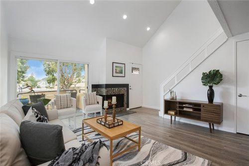 40-25712 Le Parc, Lake Forest, CA, 92630-5922 | Card Image
