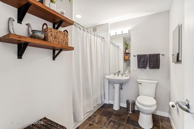 APT-704 - 200 W Grand Ave, Condo with 2 bedrooms, 2 bathrooms and 1 parking in CHICAGO IL | Image 19