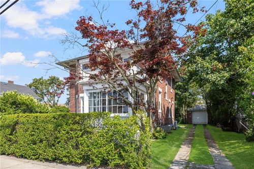 26 Narragansett Ave, Newport, RI, 02840-4065 | Card Image