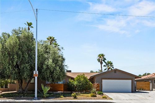 2813 Bryant Ave, Las Vegas, NV, 89102-2005 | Card Image