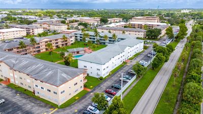 J116 - 5300 Washington St, Condo with 2 bedrooms, 1 bathrooms and null parking in Hollywood FL | Image 2