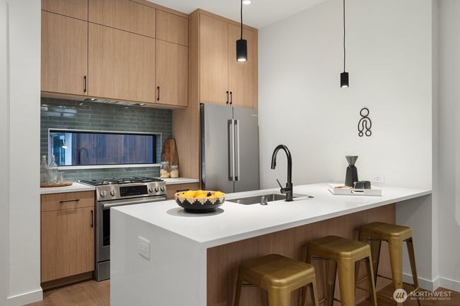 B - 2236 Fairview Ave E, Townhouse with 3 bedrooms, 4 bathrooms and null parking in Seattle WA | Image 5