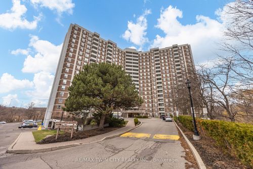 304-20 Edgecliff Golfway, East York, ON, M3C3A4 | Card Image