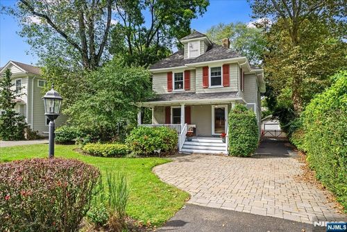 140 John Street, Ridgewood, NJ, 07450 | Card Image