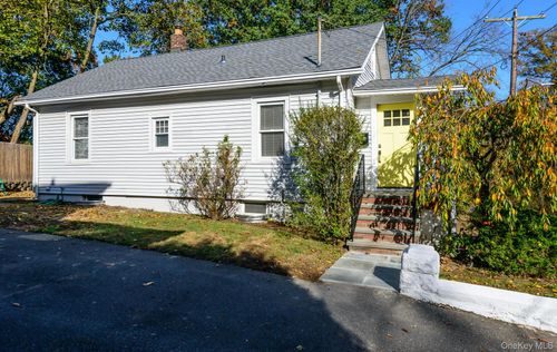 46 Continental Pl, Glen Cove, NY, 11542-2947 | Card Image