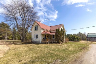 1061 Taverner Rd, House other with 5 bedrooms, 3 bathrooms and 6 parking in Gravenhurst ON | Image 3