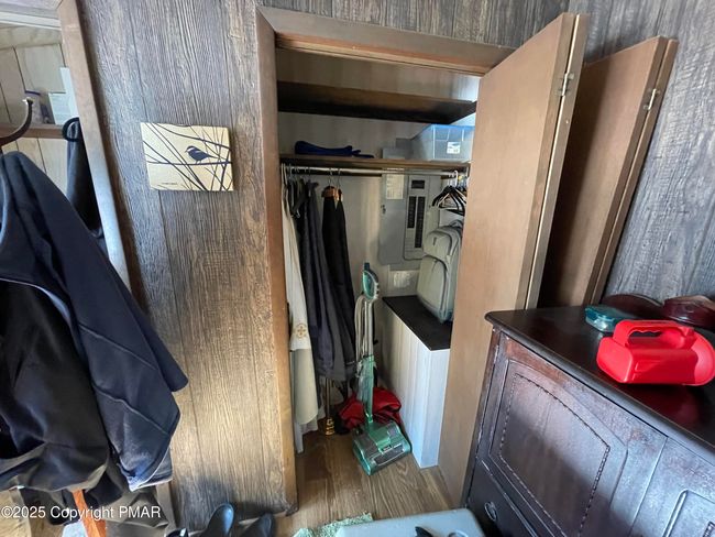 Closet (2) | Image 11