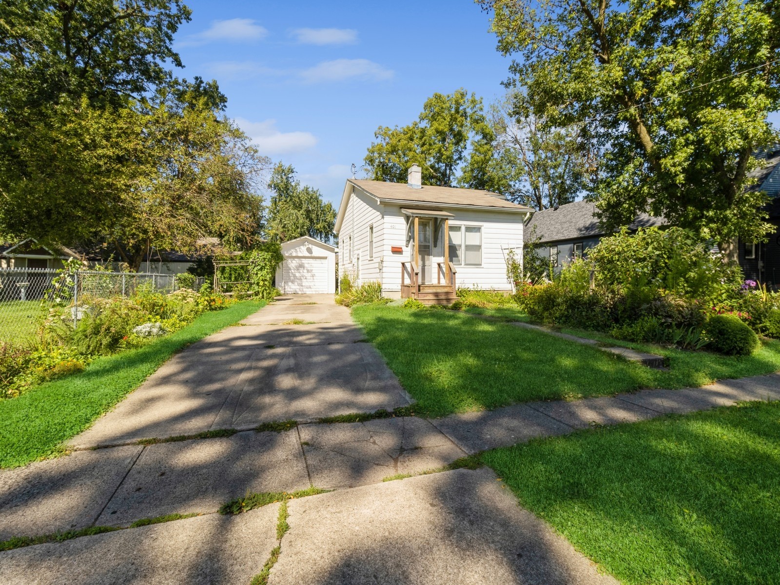 10th St, Newton, IA 50208