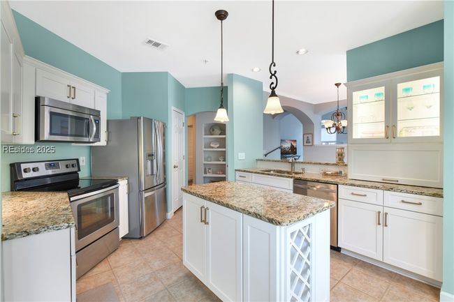 APT-1523 - 4 Indigo Run Dr, Condo with 2 bedrooms, 2 bathrooms and null parking in Hilton Head Island SC | Image 10