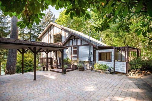 1713 Falcon Heights Rd, Victoria, BC, V9B6H6 | Card Image