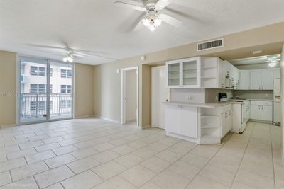 412 - 6969 Collins Ave, Condo with 1 bedrooms, 1 bathrooms and null parking in Miami Beach FL | Image 3