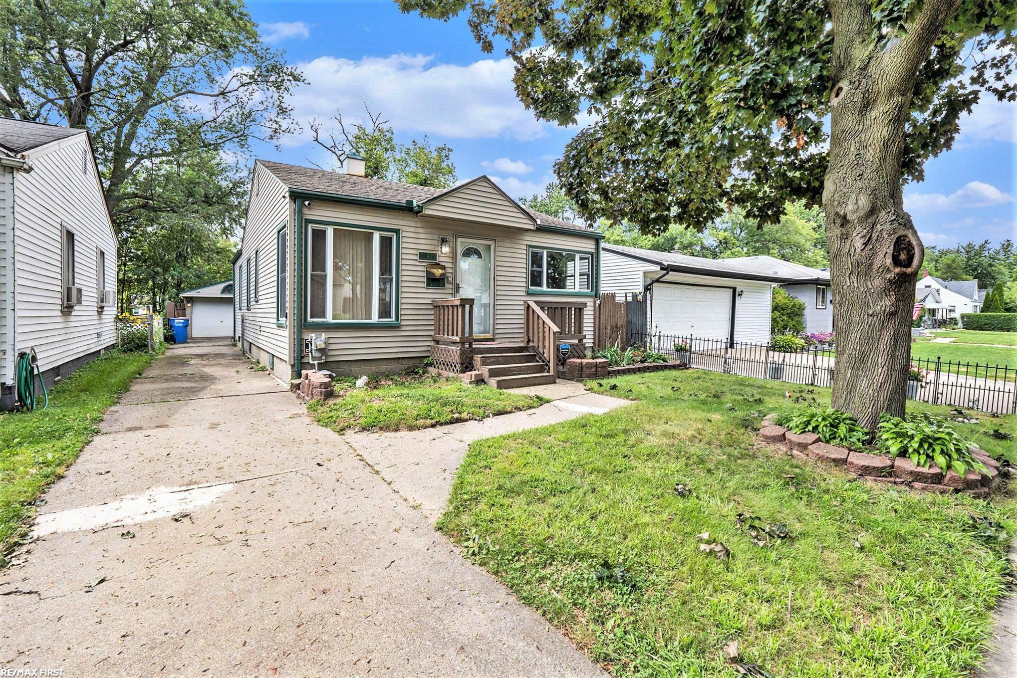 Oaklane St, Warren, MI 48089