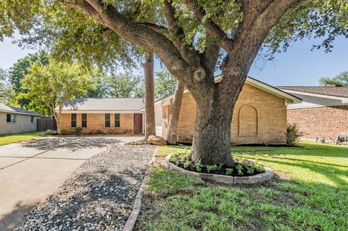 821 Prestwick St, Bedford, TX, 76022-7850 | Card Image