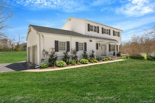 20 Upper Sheep Pasture Rd, East Setauket, NY, 11733-1748 | Card Image