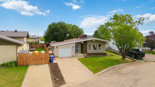 286 Kennedy Bay, Fort Mcmurray, AB, T9K1P7 | Card Image