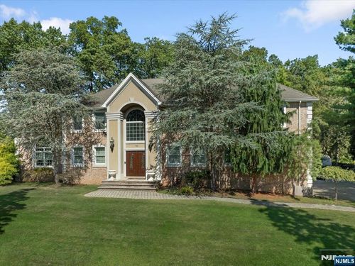 192 White Ave, Old Tappan, NJ, 07675-7406 | Card Image