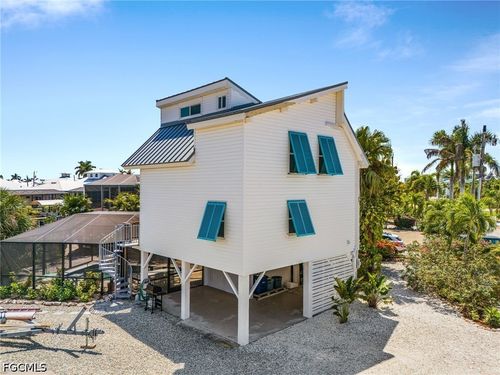 2432 Sycamore St, ST. JAMES CITY, FL, 33956-2067 | Card Image