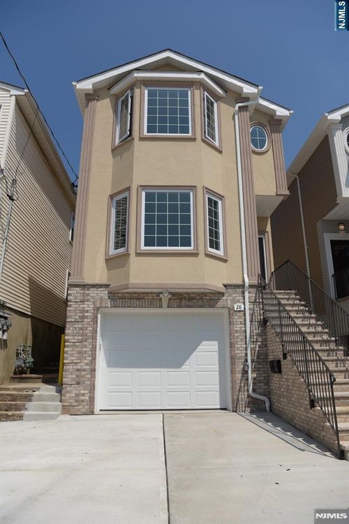 28 Davis St, Harrison, NJ, 07029-2616 | Card Image