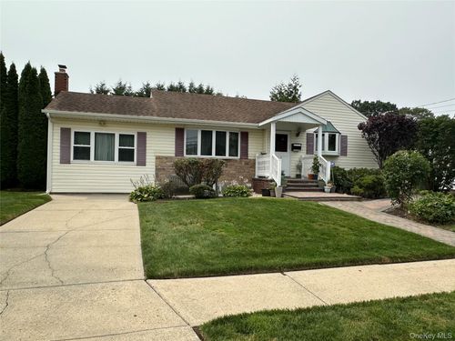 7 Dogwood St, Farmingdale, NY, 11735-1634 | Card Image