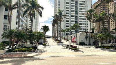 306 - 1880 S Ocean Dr, Condo with 2 bedrooms, 2 bathrooms and null parking in Hallandale Beach FL | Image 2