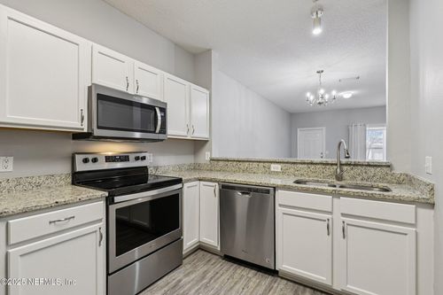 877 Southern Creek Dr, St Johns, FL, 32259-6256 | Card Image