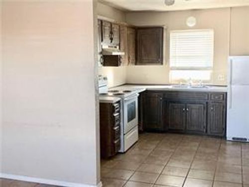 700 W Davis Ave, Weatherford, OK, 73096-2899 | Card Image