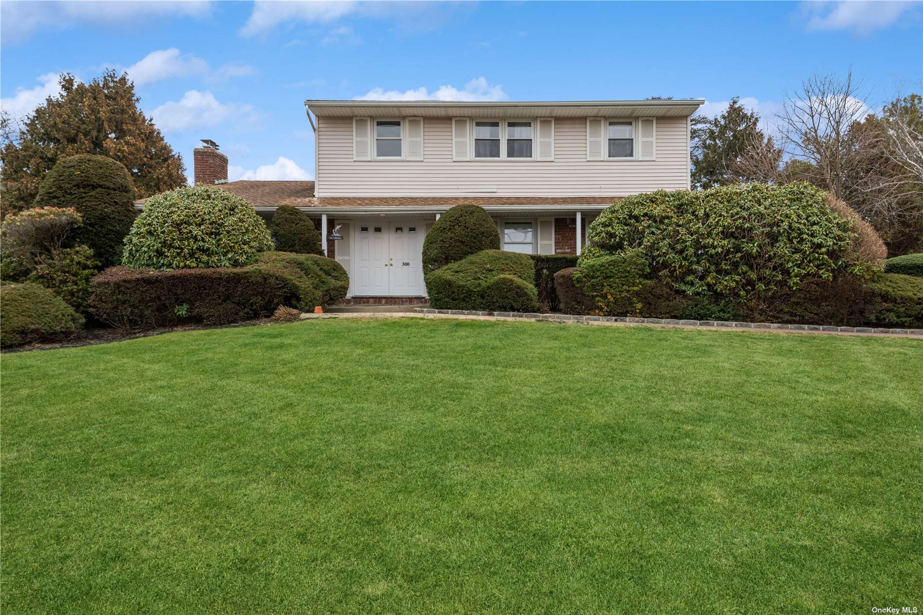 Cameo Dr, Massapequa, NY 11758