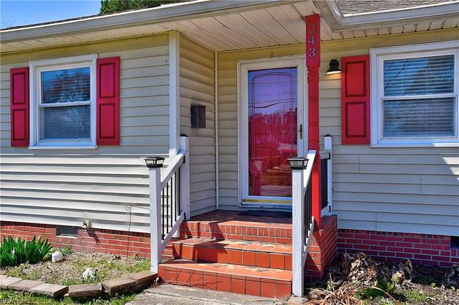 Covered front stoop patio | Image 9