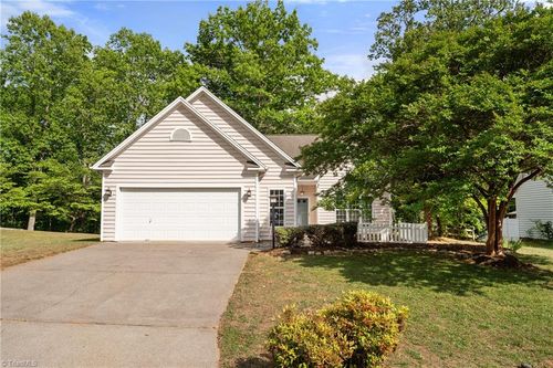 5605 Angel Oaks Dr, Winston Salem, NC, 27105-9115 | Card Image