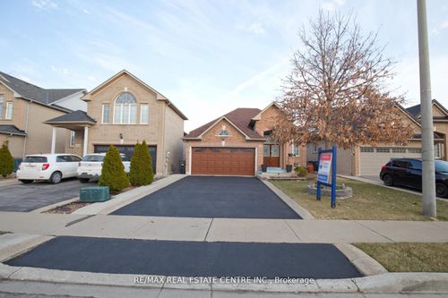 32 Pappain Cres, Brampton, ON, L7A3J8 | Card Image