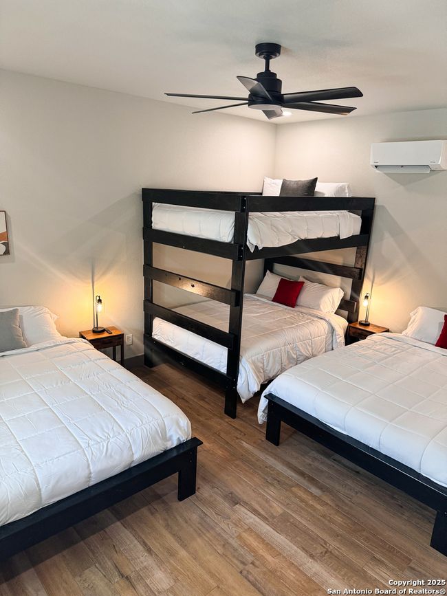 34 Lazy Dr, House other with 5 bedrooms, 6 bathrooms and null parking in Concan TX | Image 18
