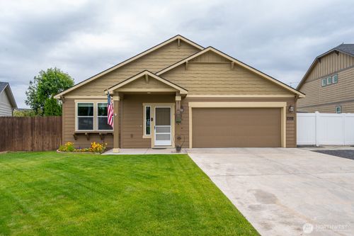 4521 W Wesley Pl, Moses Lake, WA, 98837-3426 | Card Image