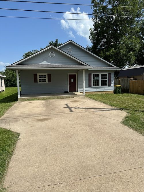 1113 W 10th St, Hearne, TX, 77859-2015 | Card Image