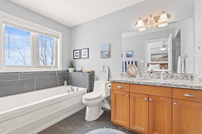 1069 Beach Blvd, House attached with 2 bedrooms, 4 bathrooms and 2 parking in Hamilton ON | Image 17