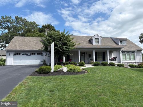 957 Mondale Rd, Bird In Hand, PA, 17505-9766 | Card Image