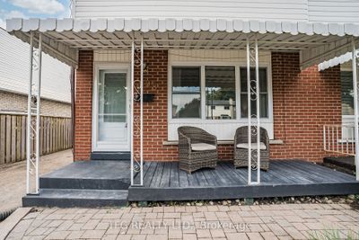 298 Waverly St S, Home with 3 bedrooms, 3 bathrooms and 4 parking in Oshawa ON | Image 3