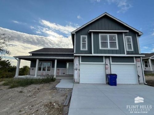 1422 Sandusky Dr, Junction City, KS, 66441-2380 | Card Image