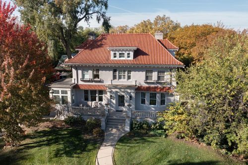 2700 W Lake Of The Isles Pkwy, Minneapolis, MN, 55416-4337 | Card Image
