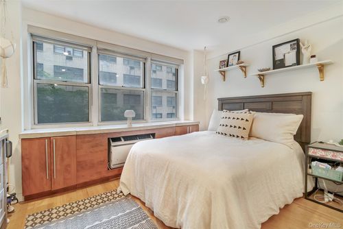 apt-4h-321 E 45th St, New York, NY, 10017-3412 | Card Image