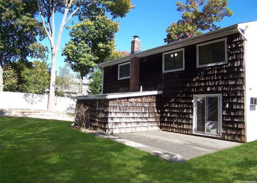 138 Park Ave, Ronkonkoma, NY, 11779-1733 | Card Image