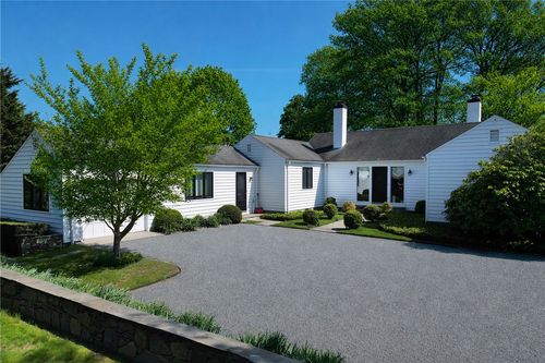 18 Ledge Rd, Newport, RI, 02840-4258 | Card Image
