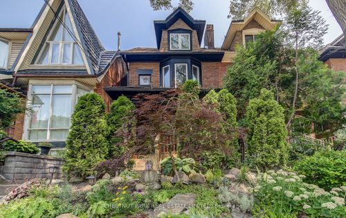 rear-95 Parkside Dr, Toronto, ON, M6R2Y8 | Card Image