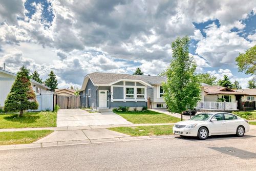 6907 4 Ave Ne, Calgary, AB, T2A6M1 | Card Image