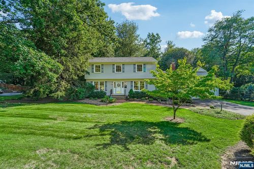 30 Arlton Ave, Allendale, NJ, 07401-1332 | Card Image
