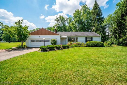 34910 Martin Rd, Willoughby Hills, OH, 44094-9108 | Card Image