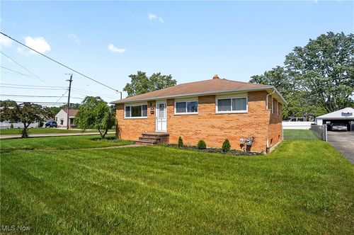 6401 Scott Dr, Brook Park, OH, 44142-3450 | Card Image